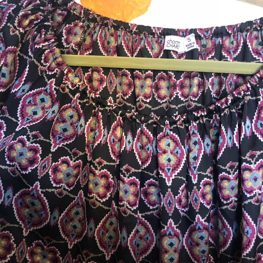 Patterned Flowy Blouse - Picture 3 of 4